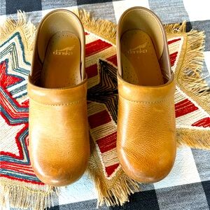 Dansko honey brown sz 39